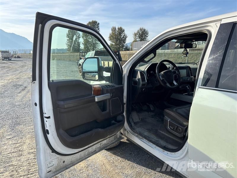Ford F-150 King Ranch 4x4 Crew Cab Pickup Muu