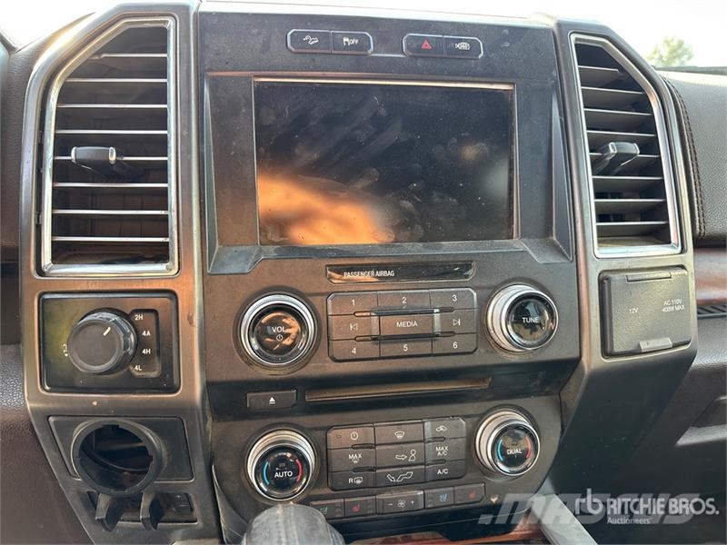 Ford F-150 King Ranch 4x4 Crew Cab Pickup Muu
