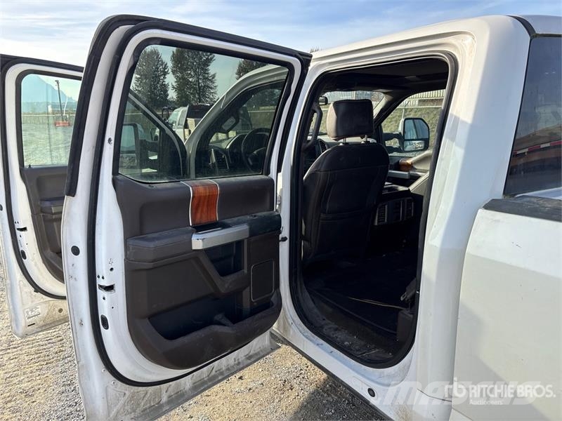 Ford F-150 King Ranch 4x4 Crew Cab Pickup Muu