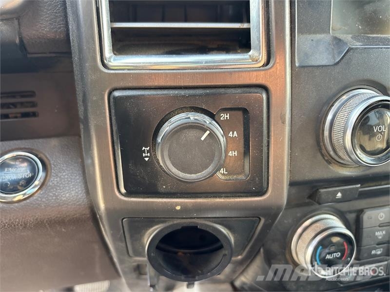 Ford F-150 King Ranch 4x4 Crew Cab Pickup Muu