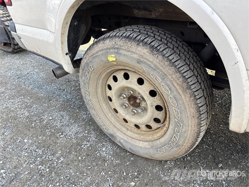Ford F-150 King Ranch 4x4 Crew Cab Pickup Muu