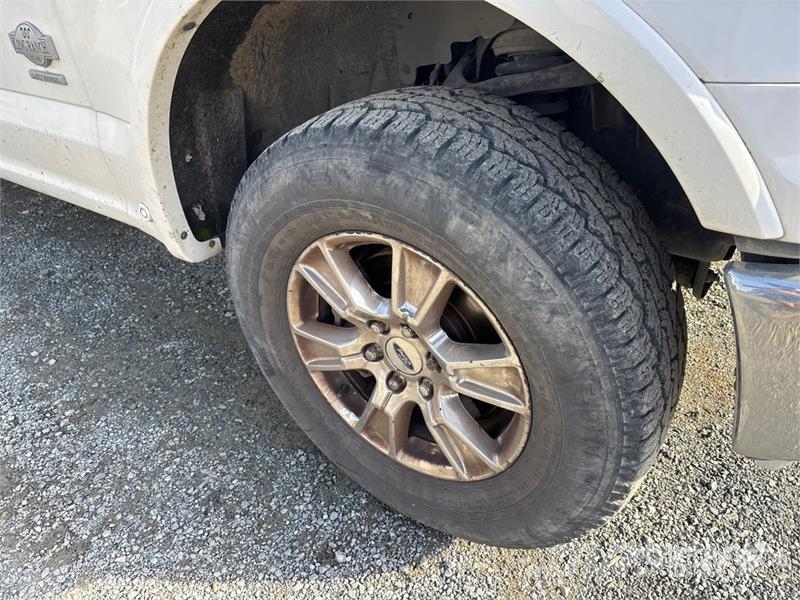 Ford F-150 King Ranch 4x4 Crew Cab Pickup Muu
