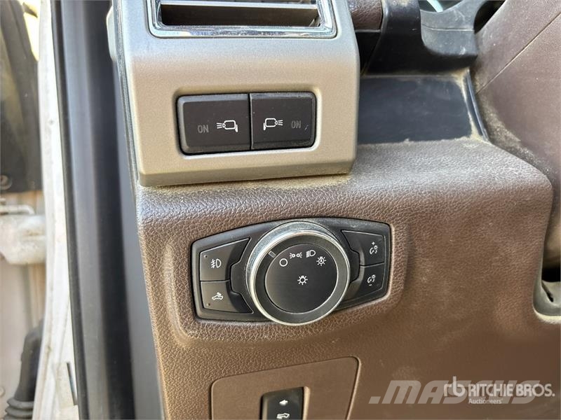 Ford F-150 King Ranch 4x4 Crew Cab Pickup Muu