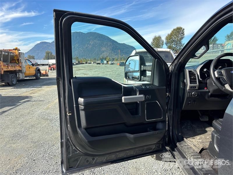Ford F-150 Lariat 4x4 Crew Cab Pickup Прочие фургоны