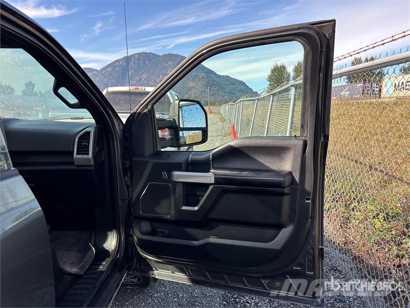 Ford F-150 Lariat 4x4 Crew Cab Pickup Прочие фургоны