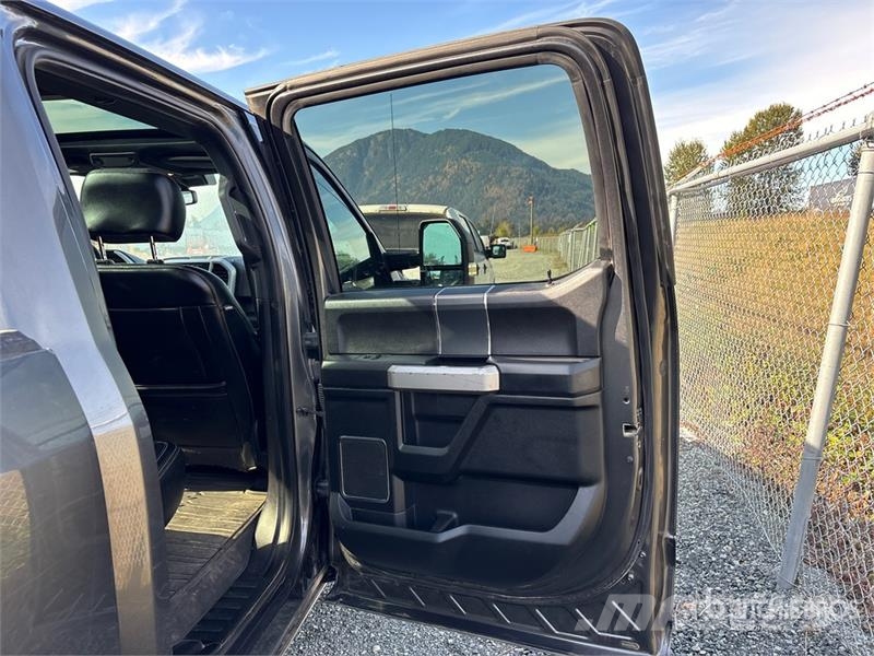 Ford F-150 Lariat 4x4 Crew Cab Pickup Прочие фургоны