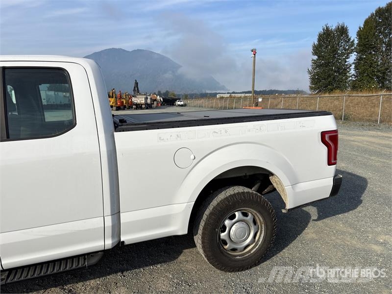 Ford F-150 XL 4x4 Crew Cab Pickup Muu