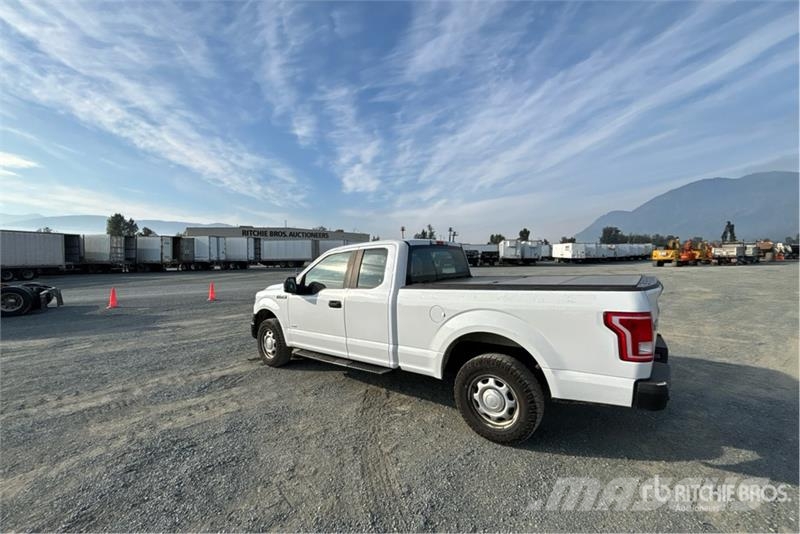 Ford F-150 XL 4x4 Crew Cab Pickup Muu