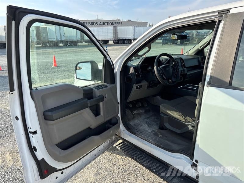 Ford F-150 XL 4x4 Crew Cab Pickup Muu