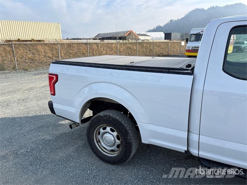 Ford F-150 XL 4x4 Crew Cab Pickup Muu