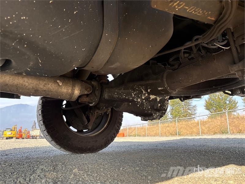 Ford F-150 XL 4x4 Crew Cab Pickup Muu