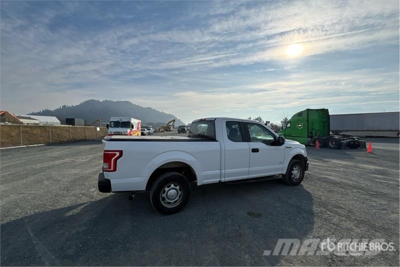 Ford F-150 XL 4x4 Crew Cab Pickup Muu
