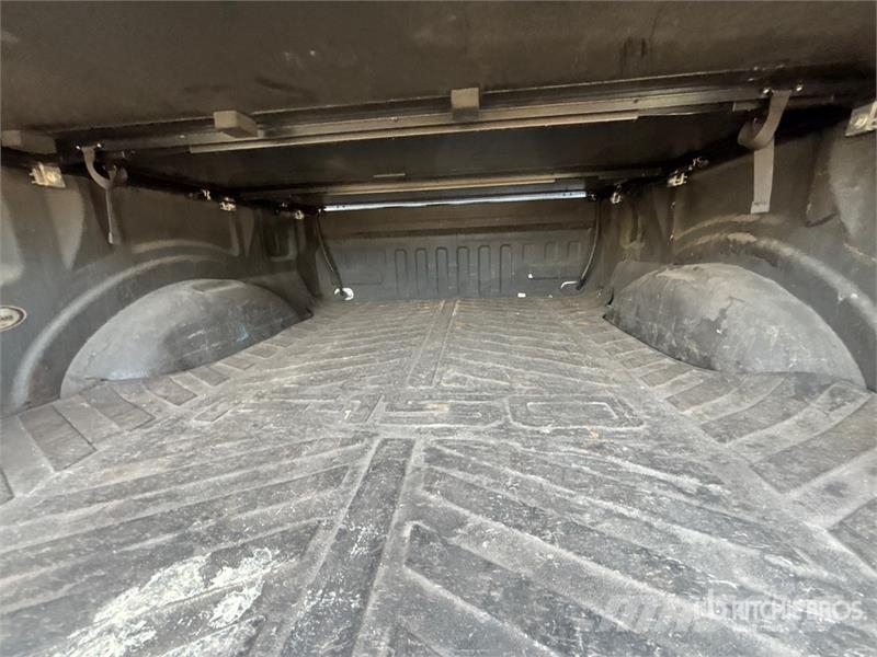 Ford F-150 XL 4x4 Crew Cab Pickup Muu