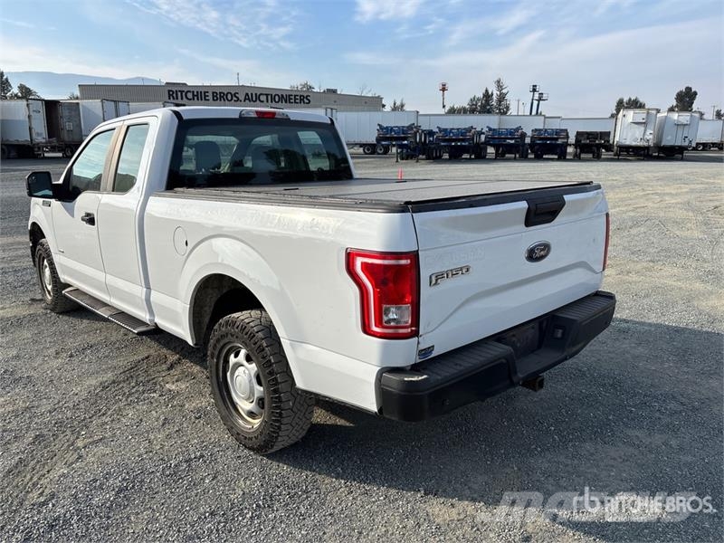 Ford F-150 XL 4x4 Crew Cab Pickup Muu