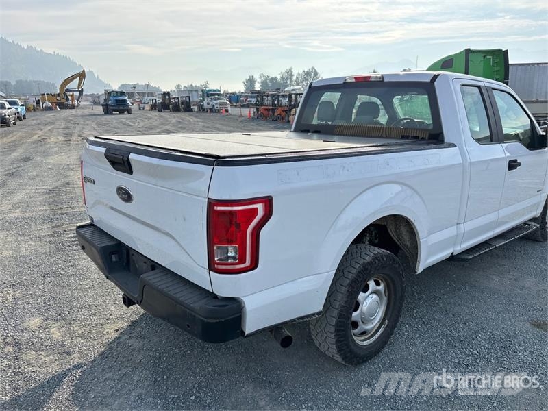 Ford F-150 XL 4x4 Crew Cab Pickup Muu