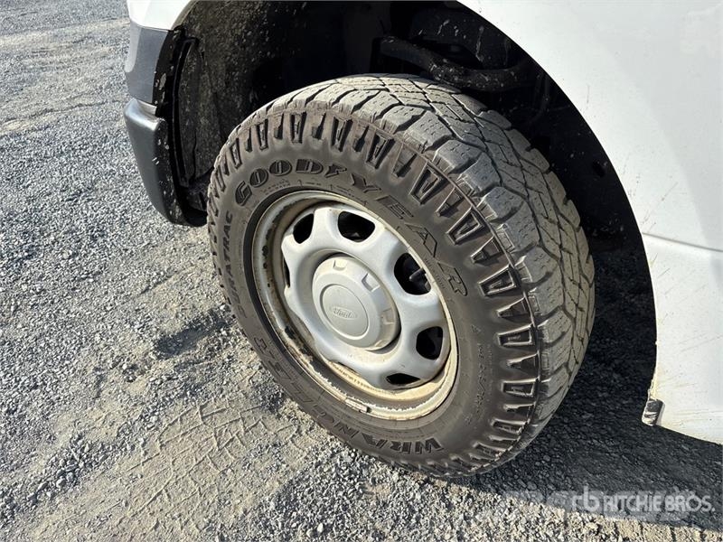 Ford F-150 XL 4x4 Crew Cab Pickup Muu