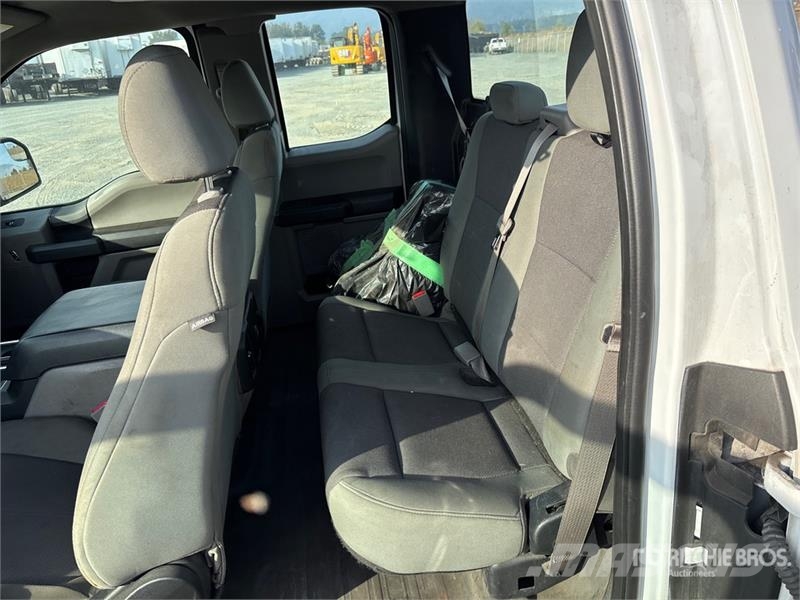 Ford F-150 XL 4x4 Crew Cab Pickup Muu