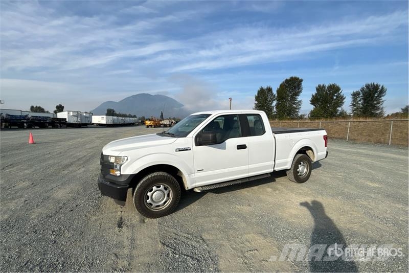 Ford F-150 XL 4x4 Crew Cab Pickup Muu