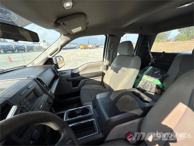 Ford F-150 XL 4x4 Crew Cab Pickup Muu