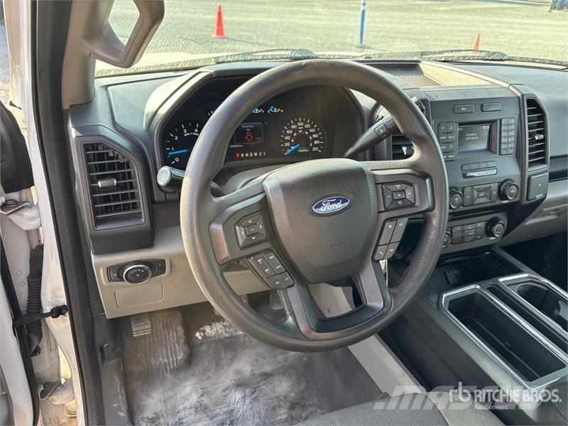 Ford F-150 XL 4x4 Crew Cab Pickup Muu