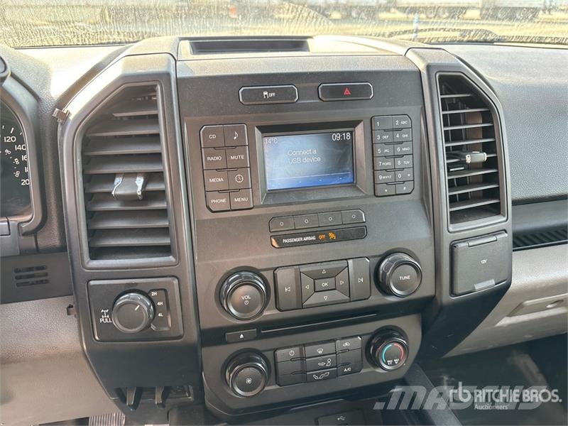 Ford F-150 XL 4x4 Crew Cab Pickup Muu