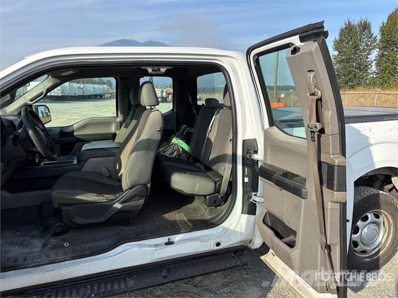 Ford F-150 XL 4x4 Crew Cab Pickup Muu
