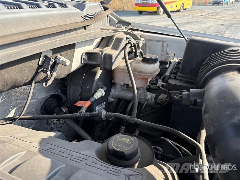 Ford F-150 XL 4x4 Crew Cab Pickup Muu