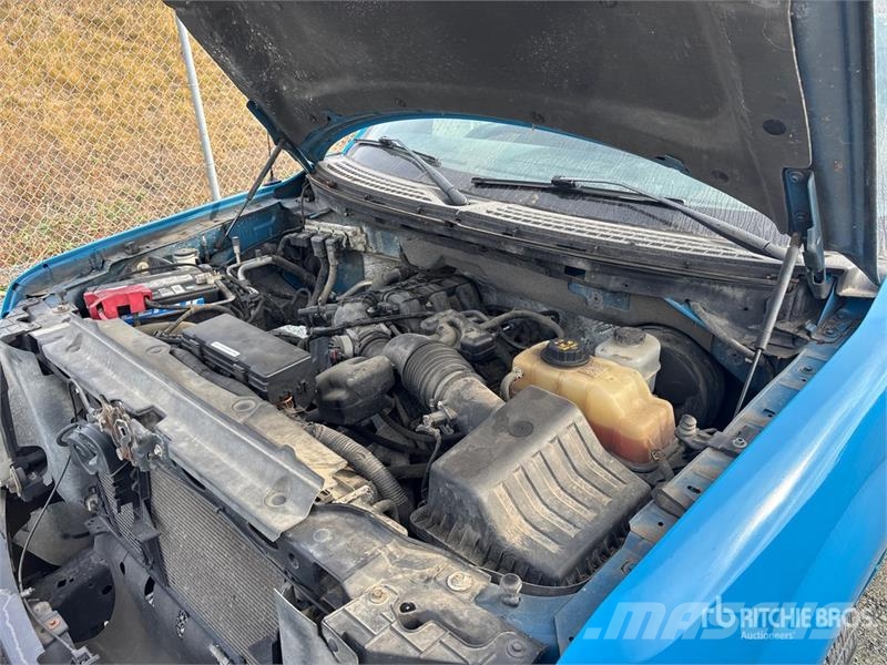 Ford F-150 XLT 4x2 Crew Cab Pickup Muu