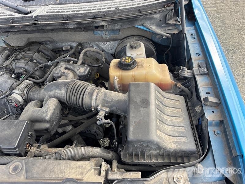 Ford F-150 XLT 4x2 Crew Cab Pickup Muu