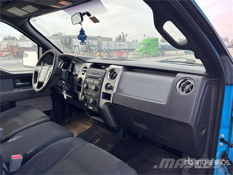 Ford F-150 XLT 4x2 Crew Cab Pickup Muu