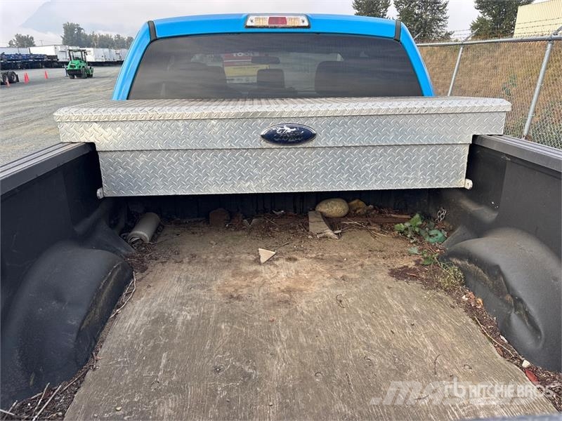 Ford F-150 XLT 4x2 Crew Cab Pickup Muu