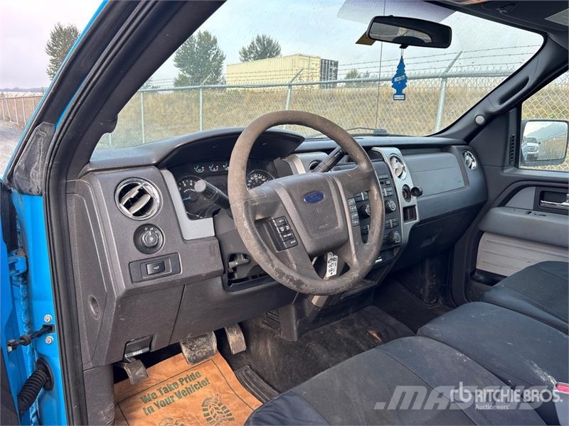 Ford F-150 XLT 4x2 Crew Cab Pickup Muu