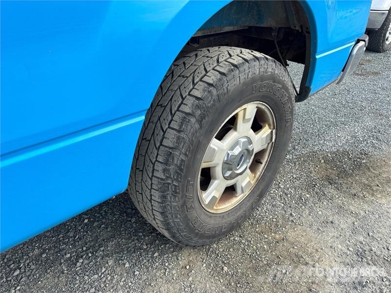 Ford F-150 XLT 4x2 Crew Cab Pickup Muu