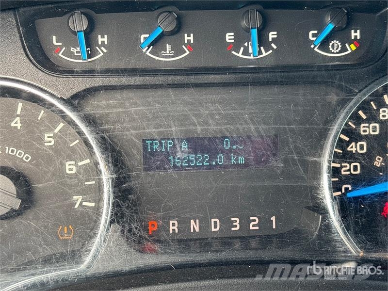 Ford F-150 XLT 4x2 Crew Cab Pickup Muu