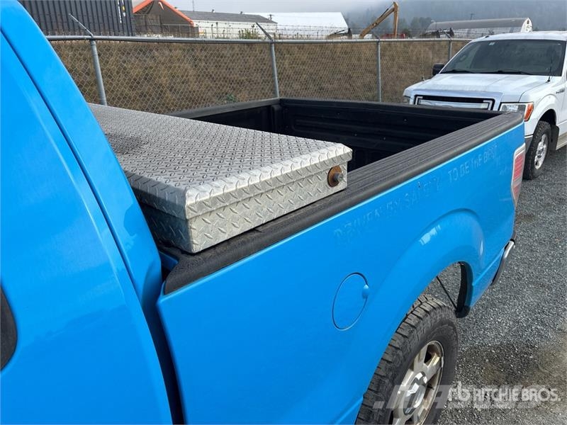 Ford F-150 XLT 4x2 Crew Cab Pickup Muu