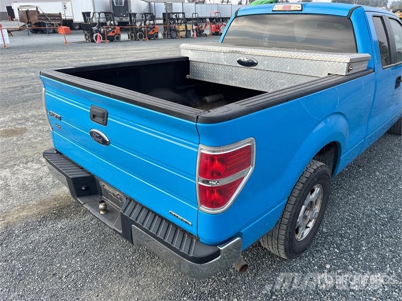Ford F-150 XLT 4x2 Crew Cab Pickup Muu