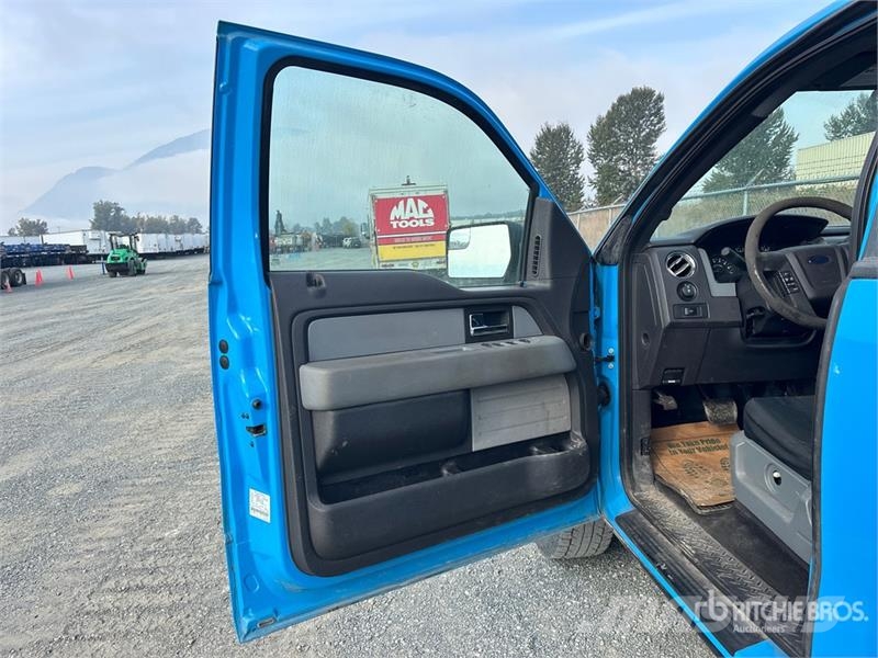 Ford F-150 XLT 4x2 Crew Cab Pickup Muu