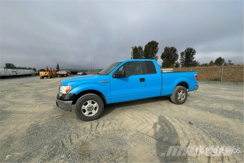 Ford F-150 XLT 4x2 Crew Cab Pickup Muu