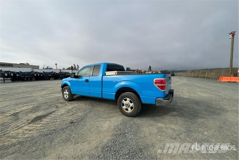 Ford F-150 XLT 4x2 Crew Cab Pickup Muu