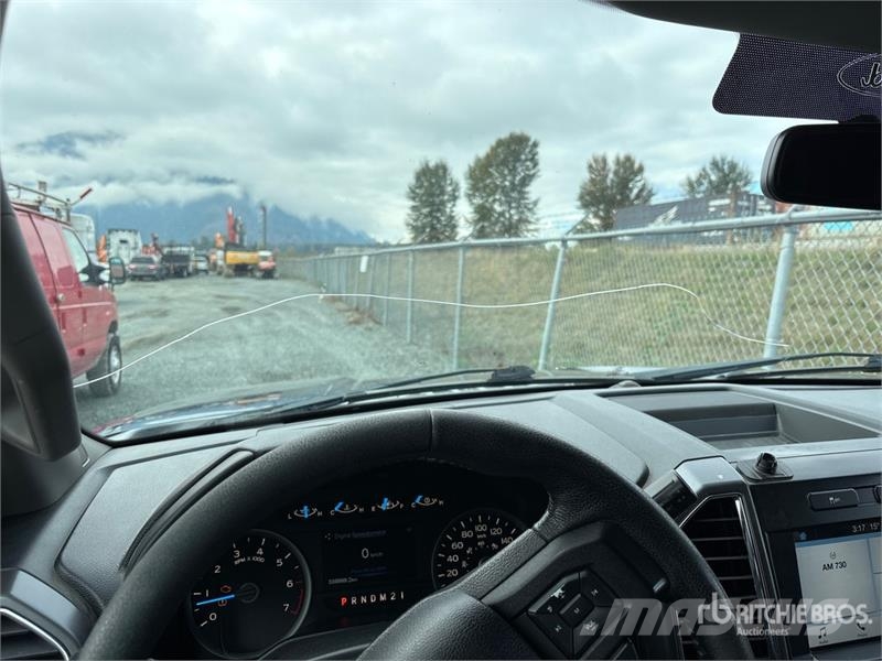 Ford F-150 XLT 4x4 Crew Cab Pickup Furgoni altro
