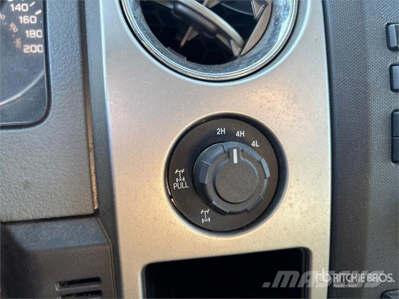 Ford F-150 XLT 4x4 Crew Cab Pickup Muu