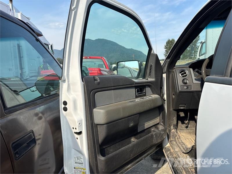 Ford F-150 XLT 4x4 Crew Cab Pickup (Inoperable) Прочие фургоны