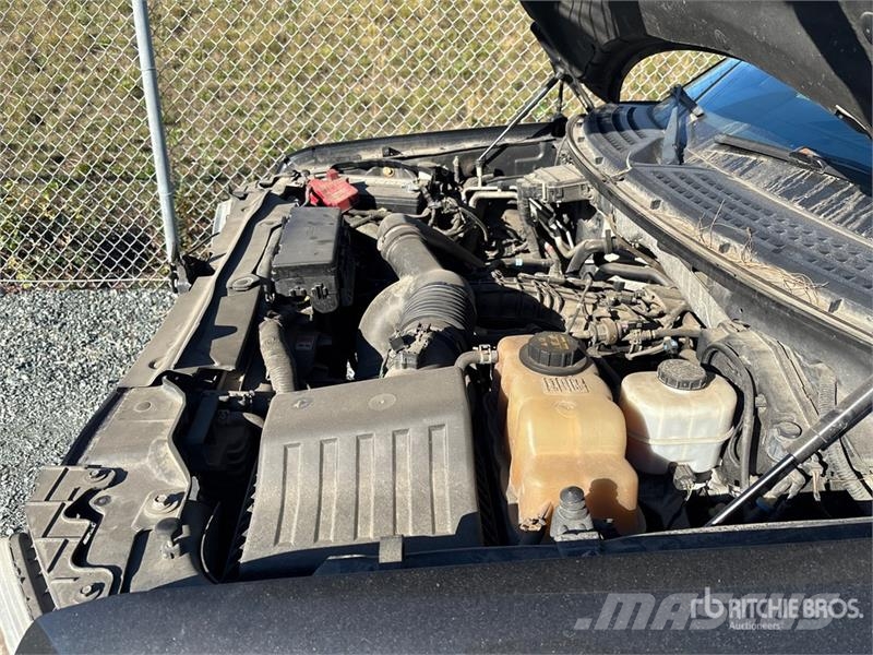 Ford F-150 XLT 4x4 Crew Cab Pickup Muu