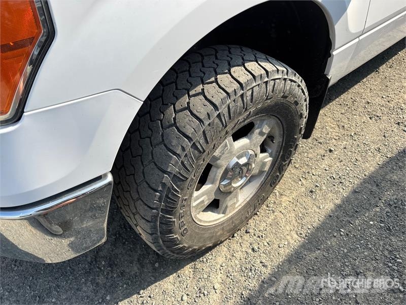 Ford F-150 XLT 4x4 Crew Cab Pickup (Inoperable) Прочие фургоны