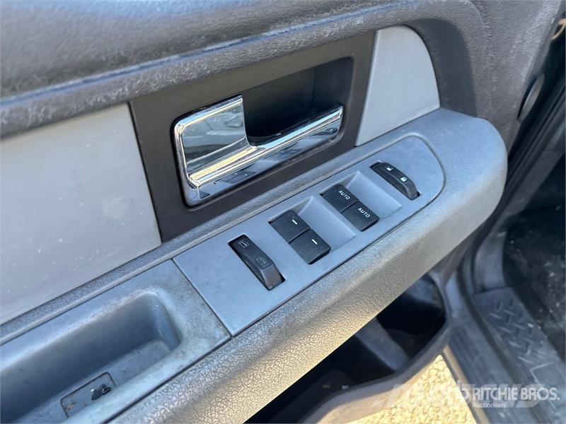Ford F-150 XLT 4x4 Crew Cab Pickup Muu