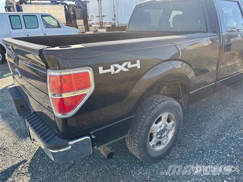 Ford F-150 XLT 4x4 Crew Cab Pickup Muu