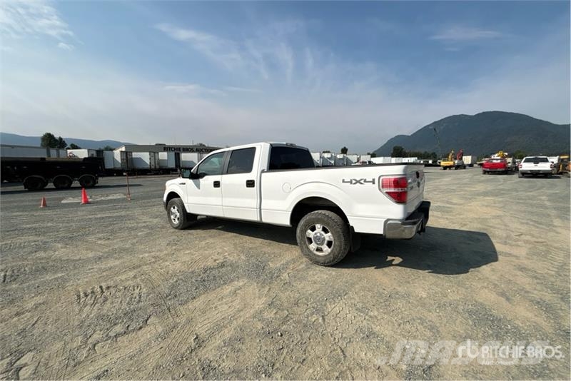 Ford F-150 XLT 4x4 Crew Cab Pickup (Inoperable) Прочие фургоны