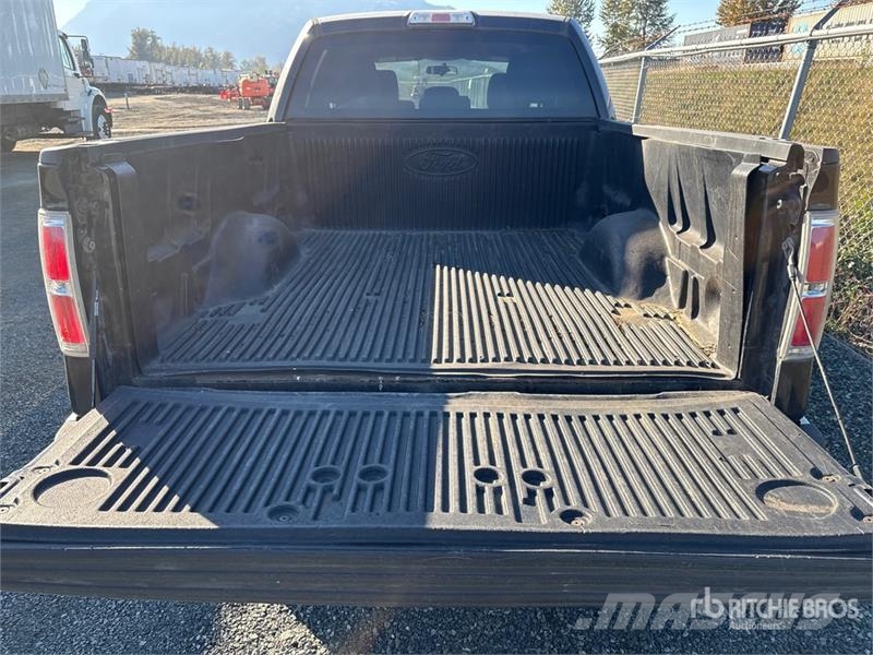 Ford F-150 XLT 4x4 Crew Cab Pickup Muu
