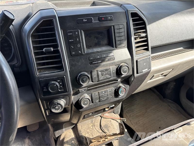 Ford F-150 XLT 4x4 Crew Cab Pickup Andre varebiler