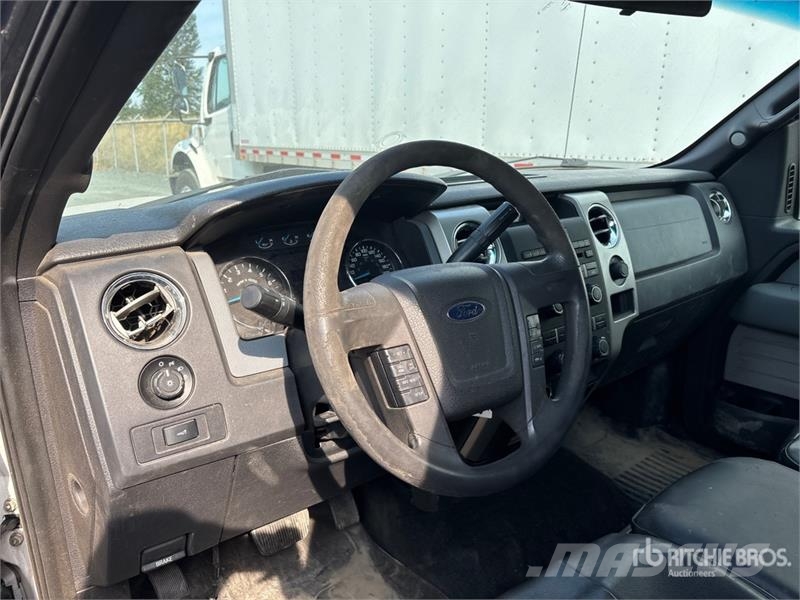 Ford F-150 XLT 4x4 Crew Cab Pickup (Inoperable) Прочие фургоны